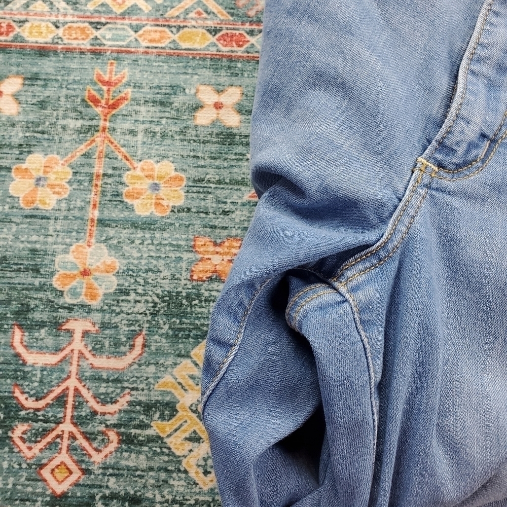 Universal Thread High Rise Skinny 2/26R - Picture 3 of 5